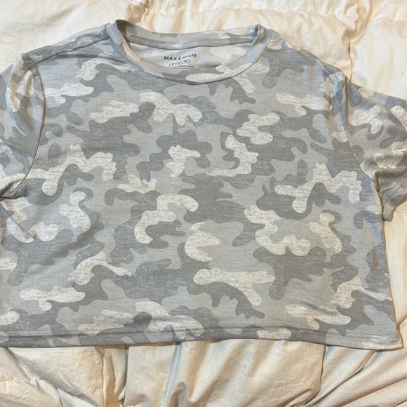 Camp crop top. Large. - Picture 1 of 2